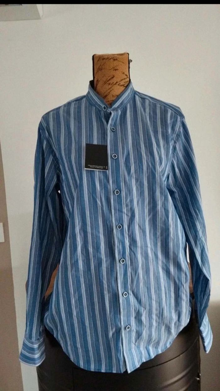 Chemise  bleu rayé  taille  39/40  regular  fit - photo numéro 2