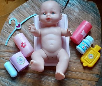 Petite poupée 27 cm. C9