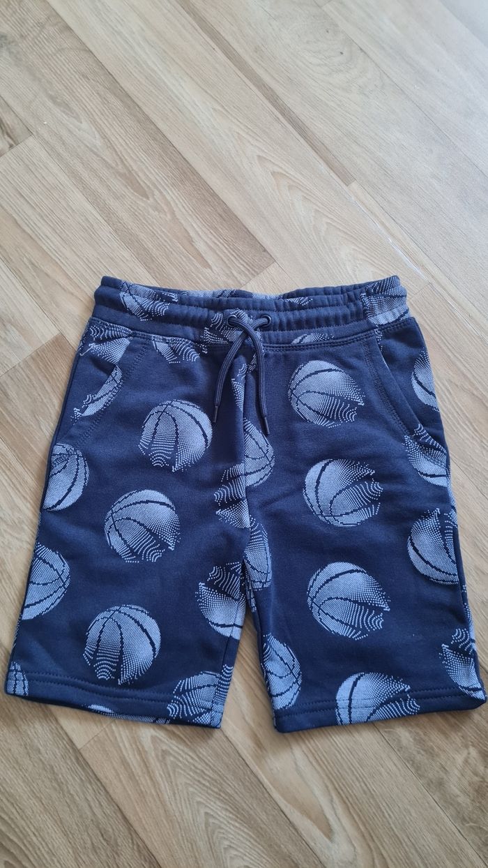 Short neuf