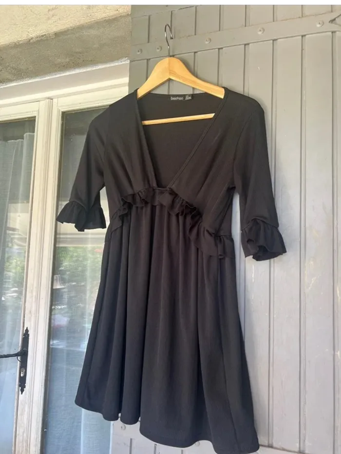 Superbe robe chic et sexy parisienne - taille 36 - neuve (très courte)