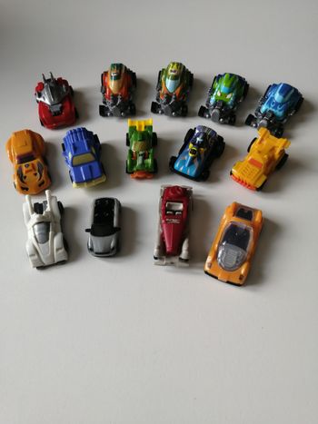 voiture figurine kinder