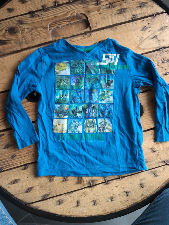 Tee shirt col V