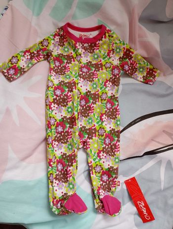 Pyjama une pièce 3 mois a fleurs colorées neuf