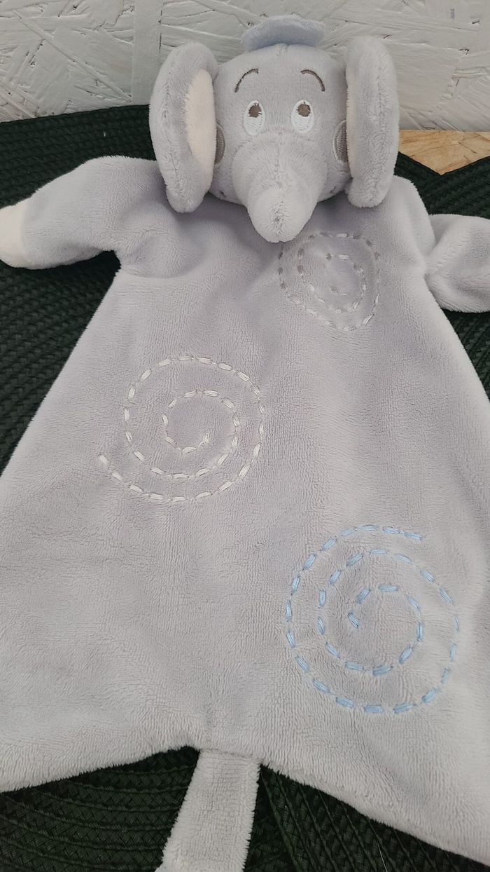 Éléphant KIMBALOO (La Halle) doudou plat gris