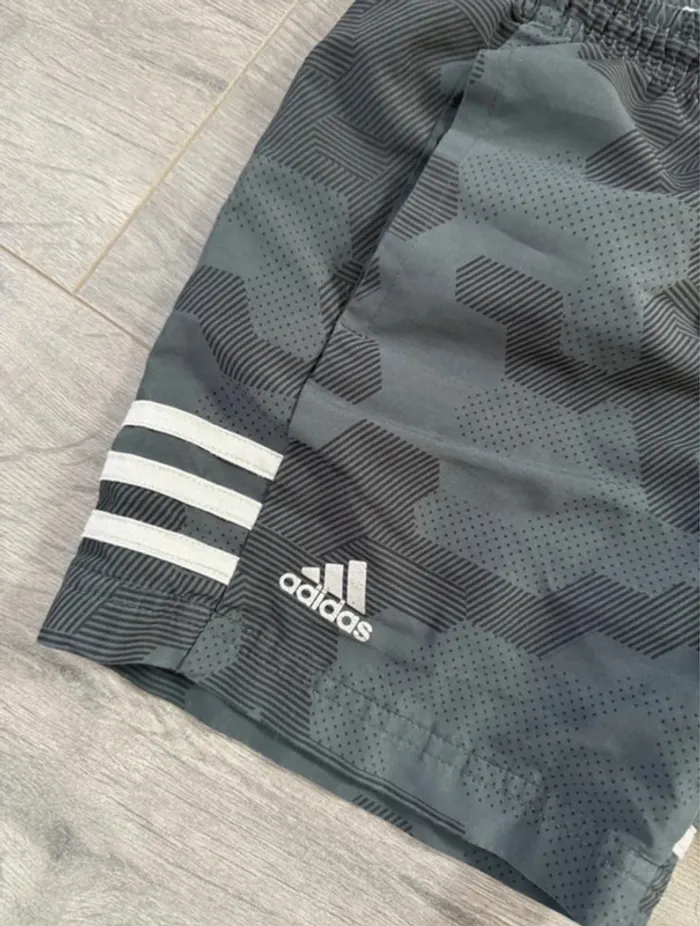 Short sport camouflage Adidas garçon 8 ans - photo numéro 2