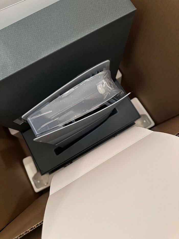 Ps5 Pro édition limitée 30ème anniversaire - photo numéro 2