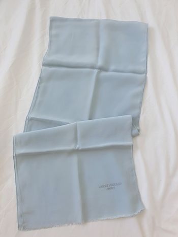 Etole foulard écharpe en soie Louis FERAUD Paris