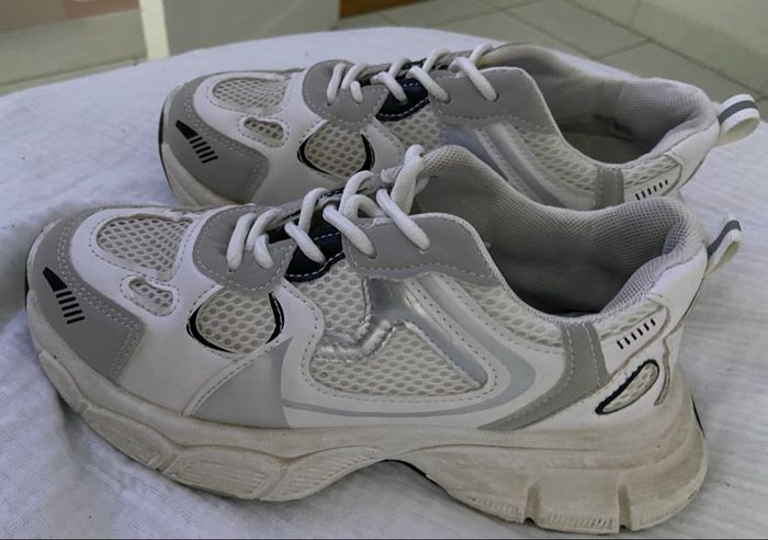 Paire de basket blanche noir grise 35/36 - photo numéro 3