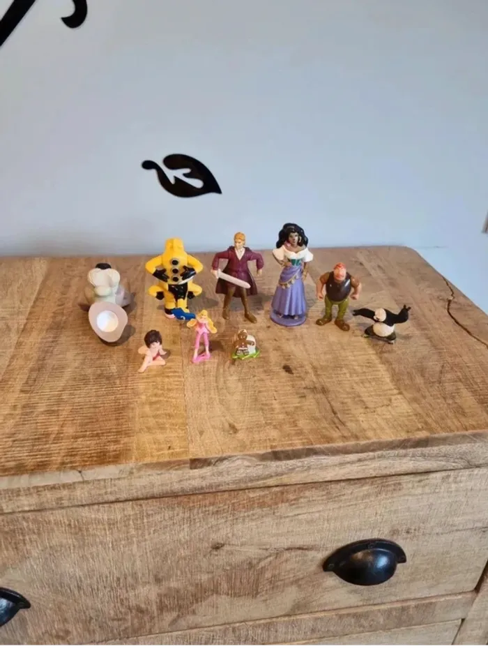 Lot de figurines disney