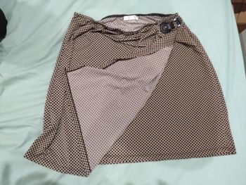 Jupe courte porte feuille à pois noirs