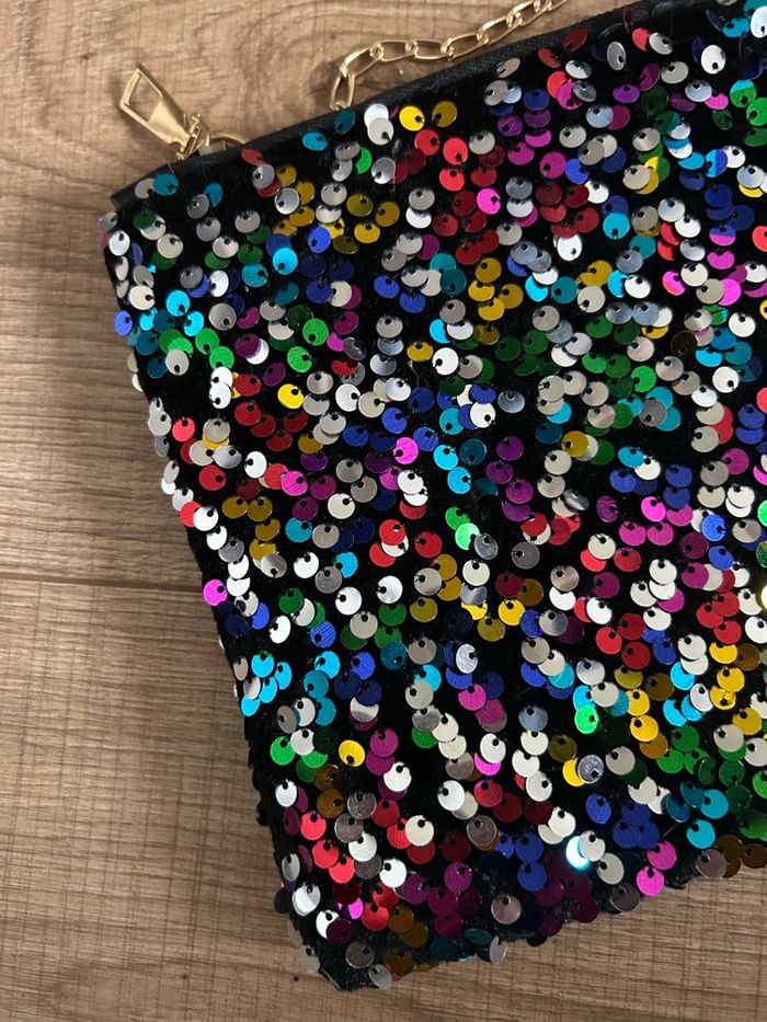 Pochette multicolore en sequins jamais portée - photo numéro 4