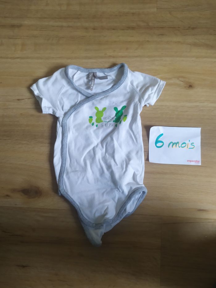 Lot 2bodys manches courtes - 6mois - photo numéro 2