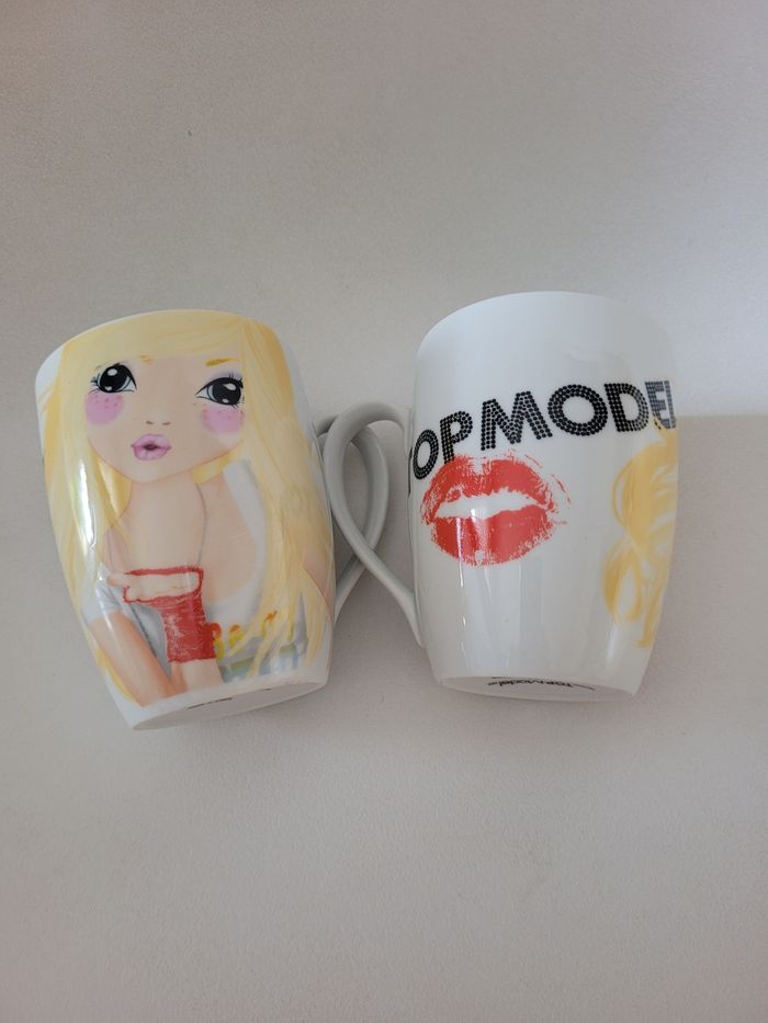 Lot 2 mugs Top Model