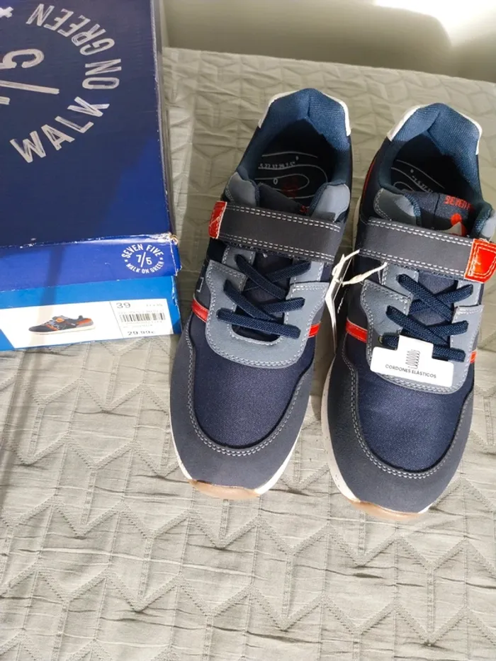 Chaussure/ basket bleu à scratch T39 - photo numéro 2