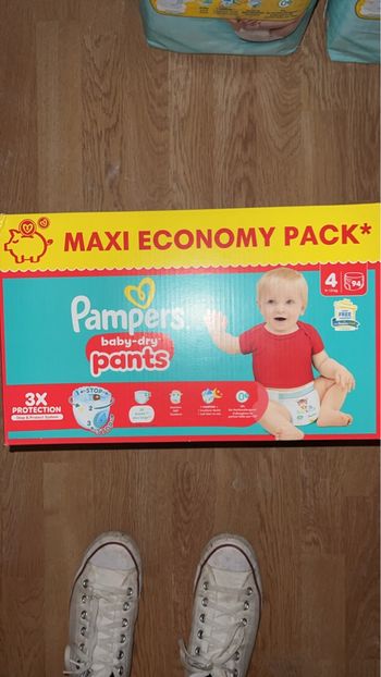 Carton  Couche Pampers taille 4 pants