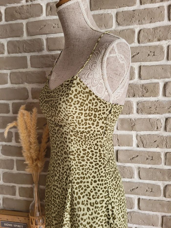 Robe à fines bretelles croisées imprimé léopard vert kaki Zara - Neuve - photo numéro 7