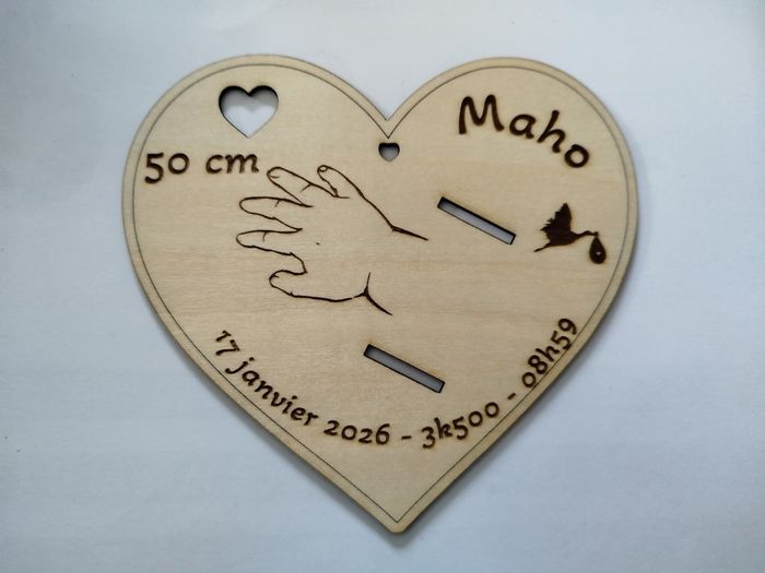 Souvenir de Naissance Personnalisé – Cœur en Bois Gravé