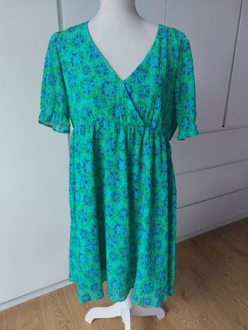 Jolie robe manches courtes