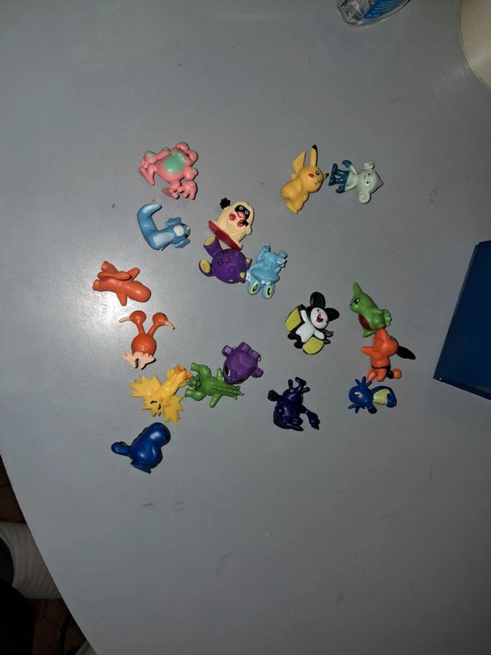 Lot de petites figurines pokemon - photo numéro 2