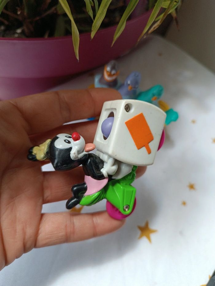 Figurine oiseau bird pigeon skate jaune yellow Warner Bros 1993 animaniacs glace icecream chariot - photo numéro 11