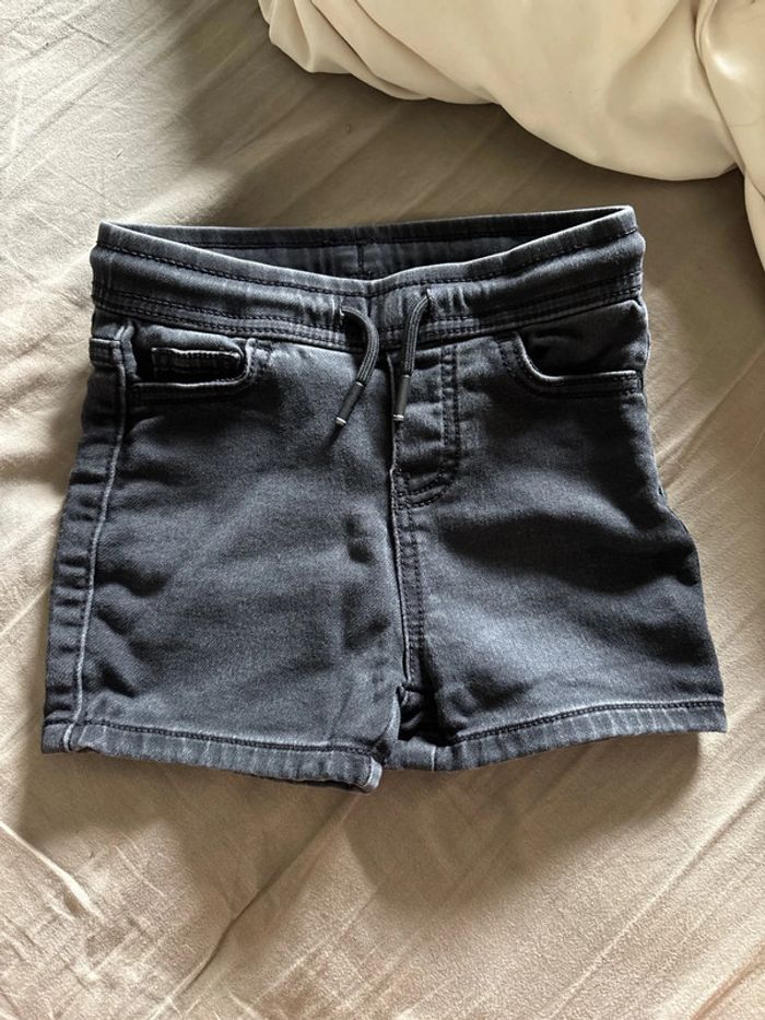 Short 3 ans
