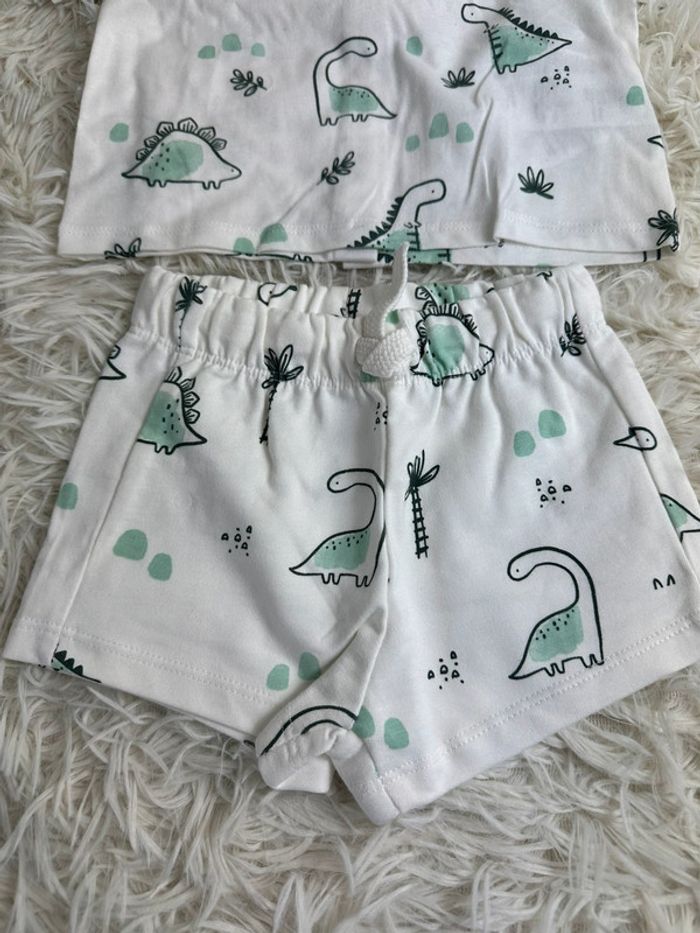 Ensemble short t-shirt dino Kiabi taille 6 mois - photo numéro 2