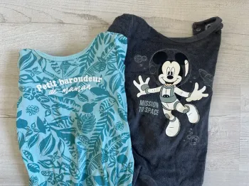 Lot de 2 pyjamas bébé garçon / mixte – Taille 9 mois – Très bon état