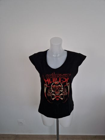 Tee-shirt noir avec motif crâne avec roses rouge, Hellfest édition 2013