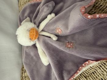 Doudou plat canard BUKOWSKI Patchwork Family beige rose blanc