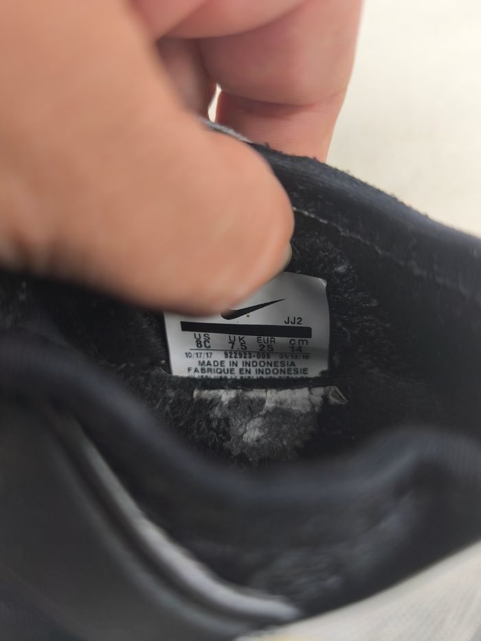 Baskets Nike Huarache Garçon pointure 25 - photo numéro 9