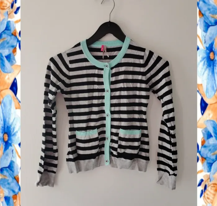 Lot de 7 gilets 10 ans - photo numéro 5