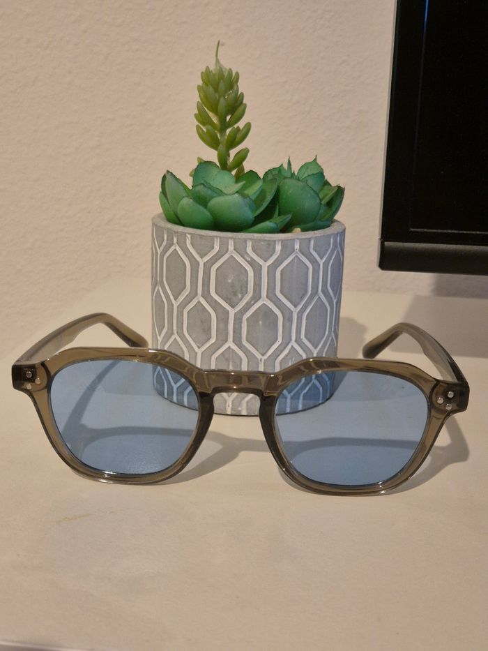 Lunettes de soleil à verres bleus