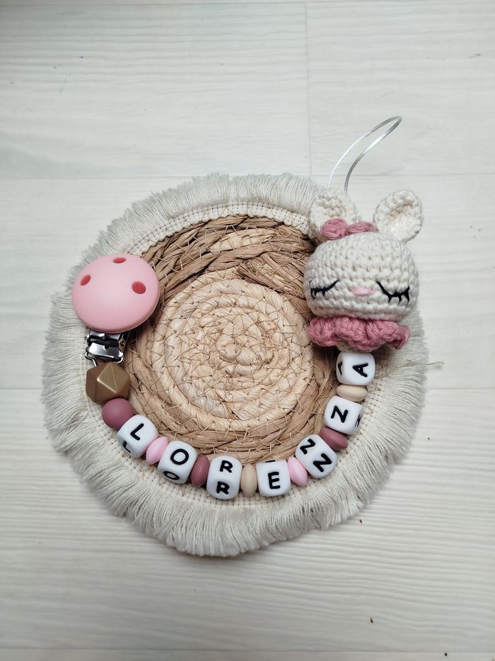Attache tétine lapin crochet