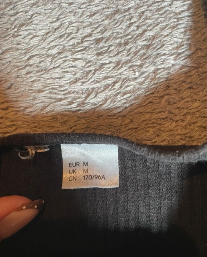 top court noir à boutons - taille M. chic, basique et tendance - photo numéro 3