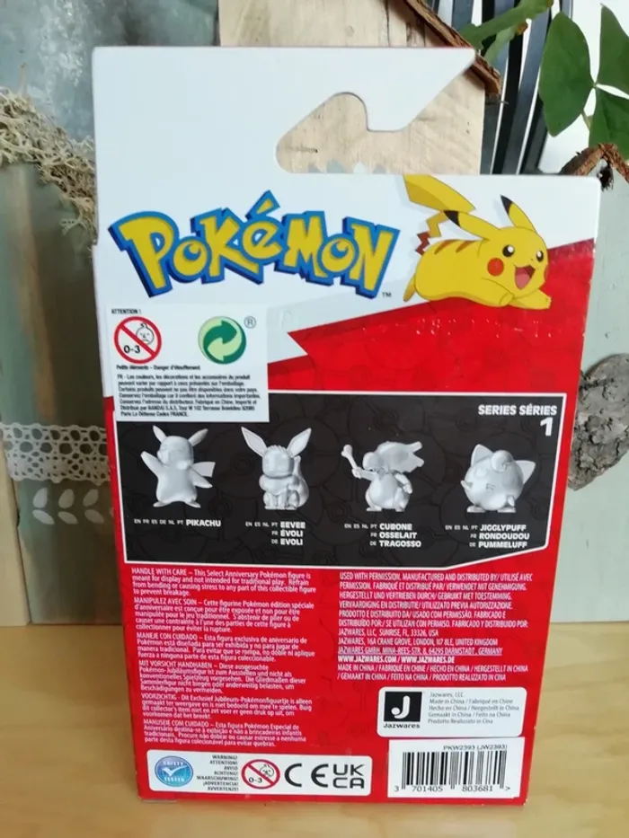 Lot figurines Pokémon pokemon anniversaire 25th argent Pikachu Evoli Osselait Rondoudou - photo numéro 3