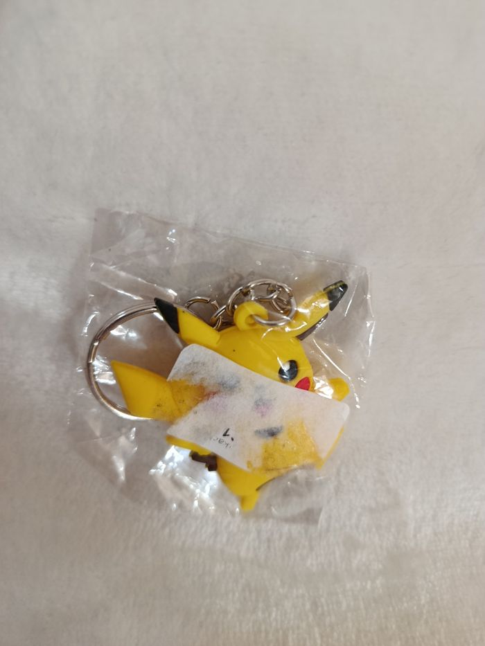 À saisir : porte clé " Pikachu  " ! - photo numéro 2