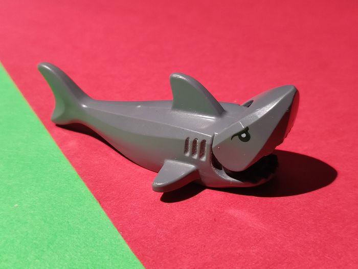 Figurine Requin gris Lego yeux imprimés - vrai Lego