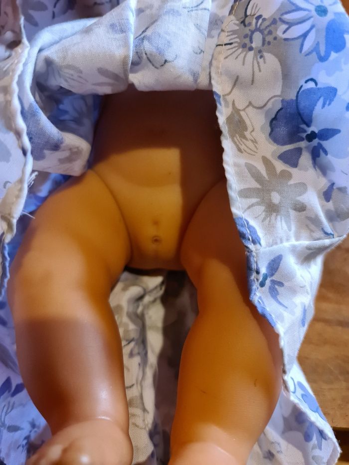 Poupée qui fait pipi - photo numéro 3