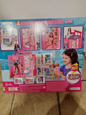 Maison emportée Barbie