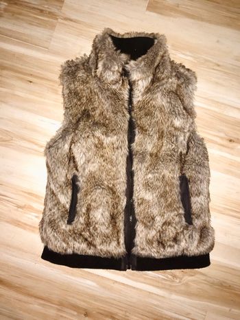 Veste sans manche en fausse fourrure