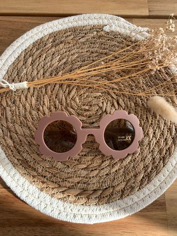 Lunettes enfant forme fleurs neuve