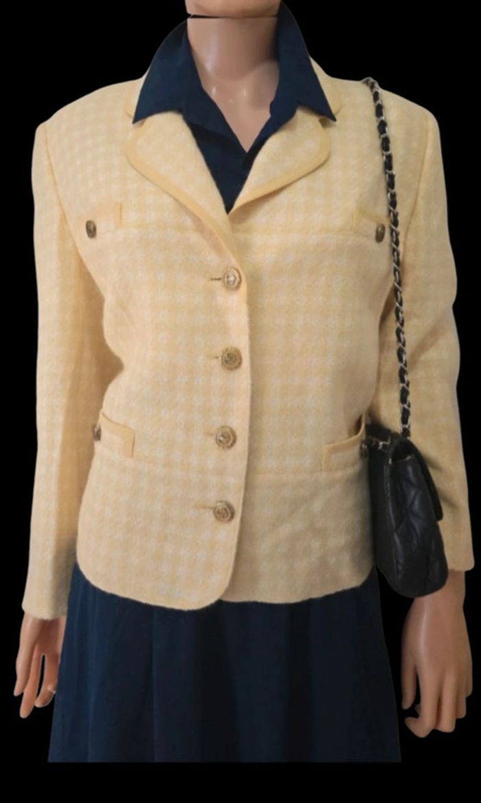 Veste style Cc vintage en tweed, coupe droite, à la fois tendance et élégante. - photo numéro 17