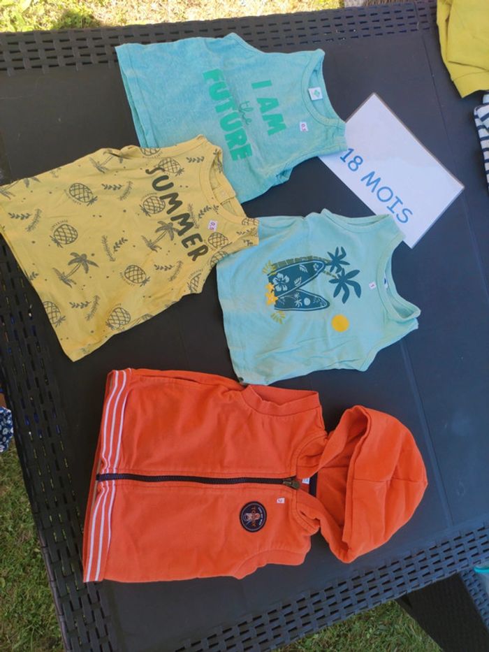 3 débardeurs + 1 veste sans manche 18 mois mec