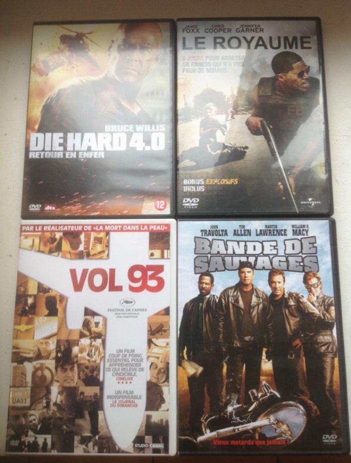 Lot de 4 DVD : Vol 93, Bande de sauvages, Le royaume et Die Hard 4.0