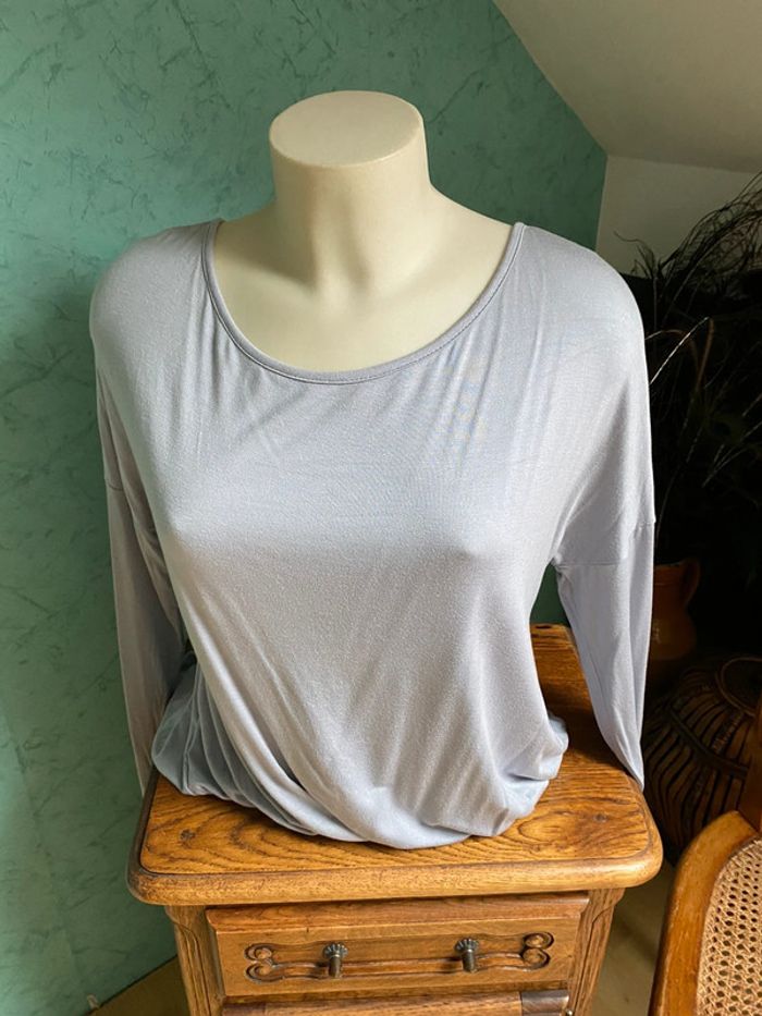 Tu shirt manches longues dos nu - photo numéro 2