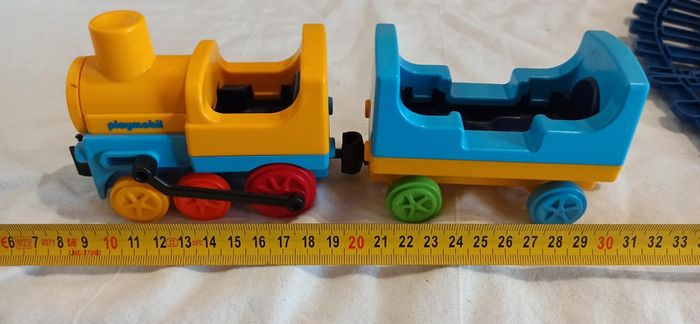 Circuit avec rails et train playmobil 123 - photo numéro 10