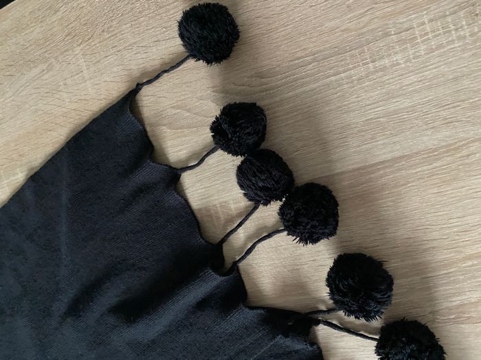 Grande et large écharpe noir en laine avec pompons, écharpe, noire, pompons, grande, femme, hiver, c - photo numéro 3