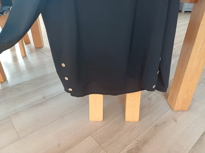 Chemise noire manches longues. - photo numéro 3
