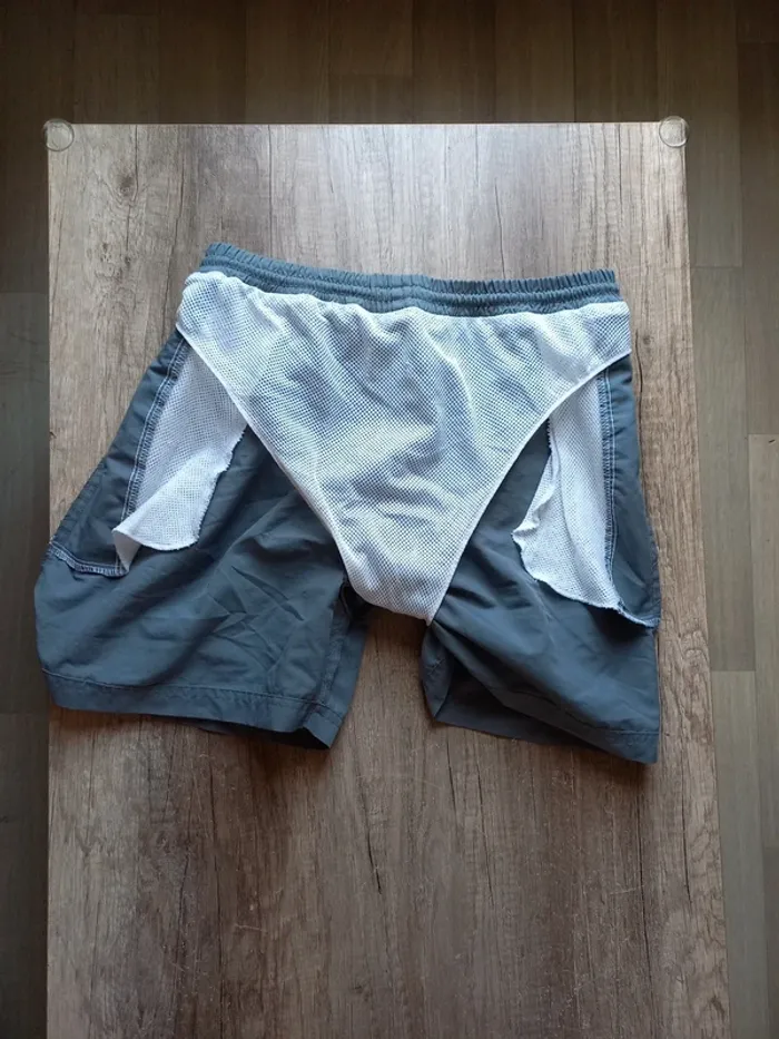 Short homme T. 42 - photo numéro 6