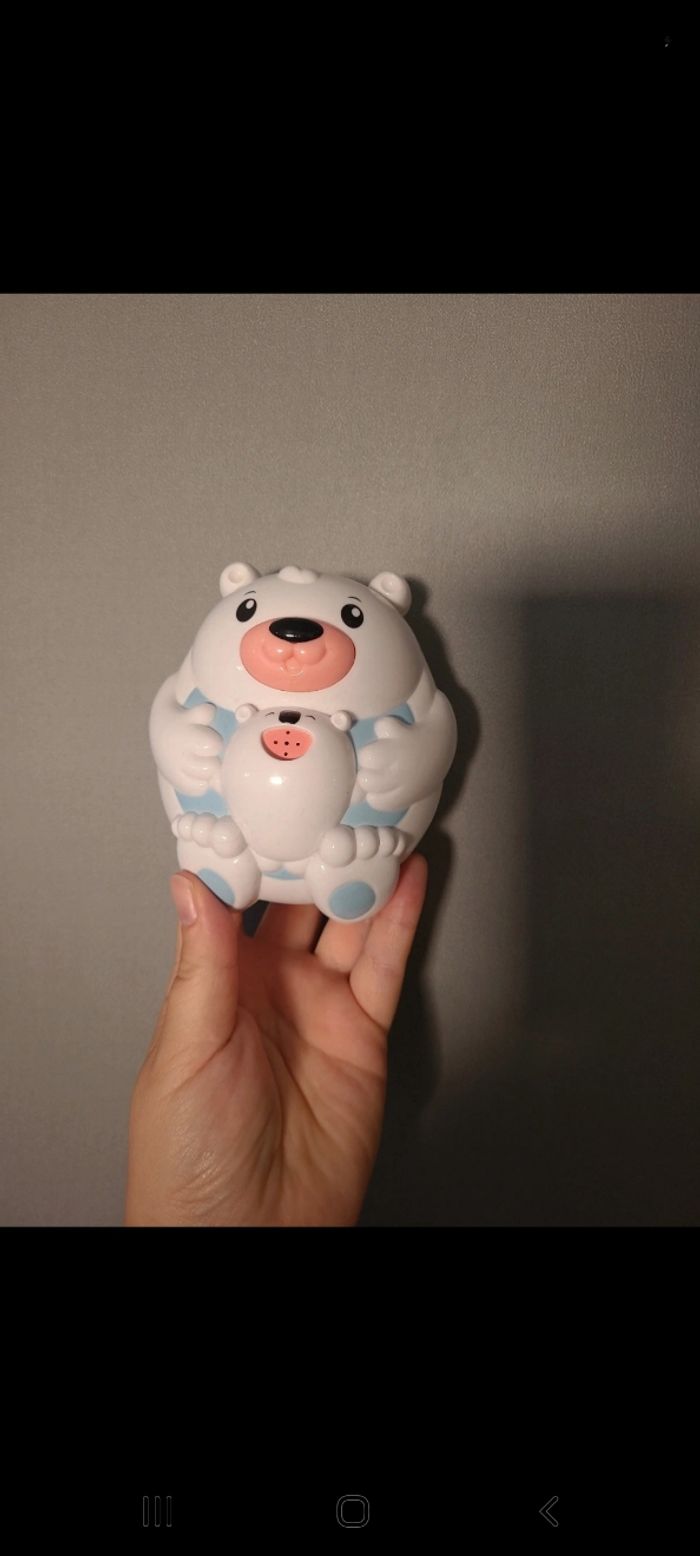 Ours jouet d'eau pour le bain